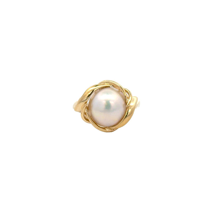 Fashion Lady's Ring with a Pearl - Dia Jewelry Store